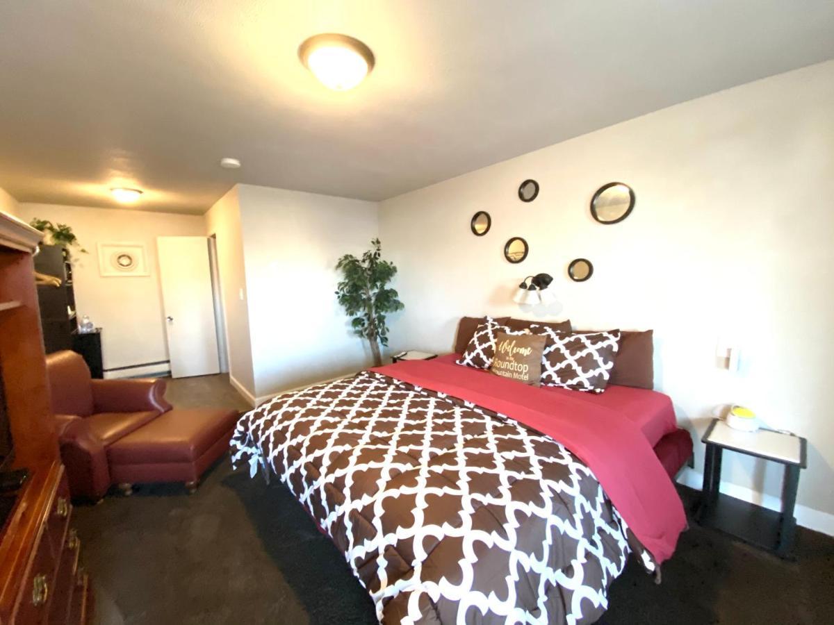 Roundtop Mountain Vista - Cabins And Motel Thermopolis Exterior foto
